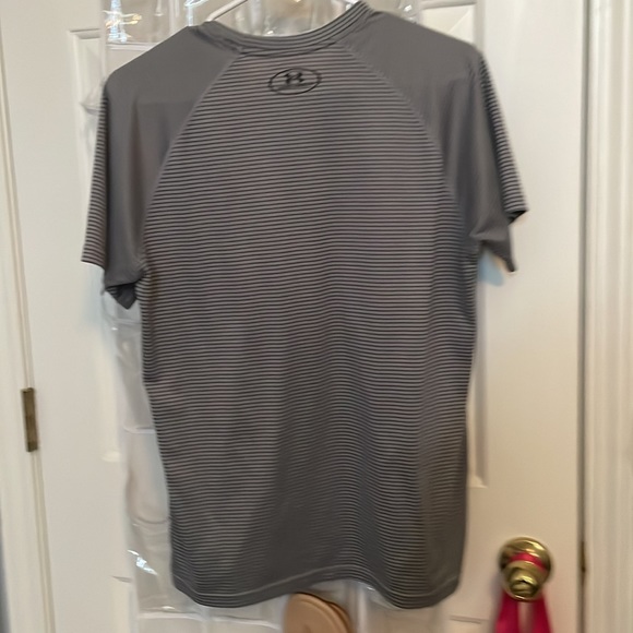 Under Armour Tee - Picture 2 of 2